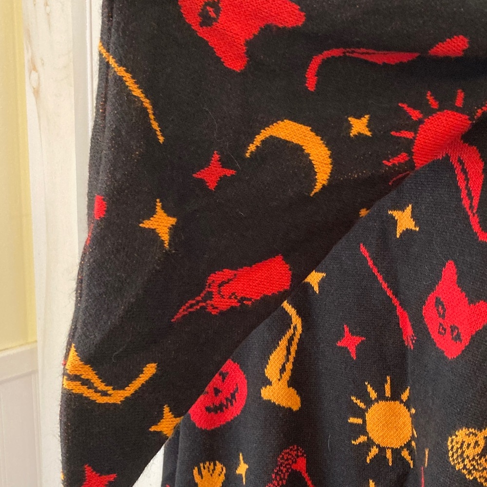 Disney Hocus Pocus Black Cardigan with Halloween Motifs - Picture 4 of 9